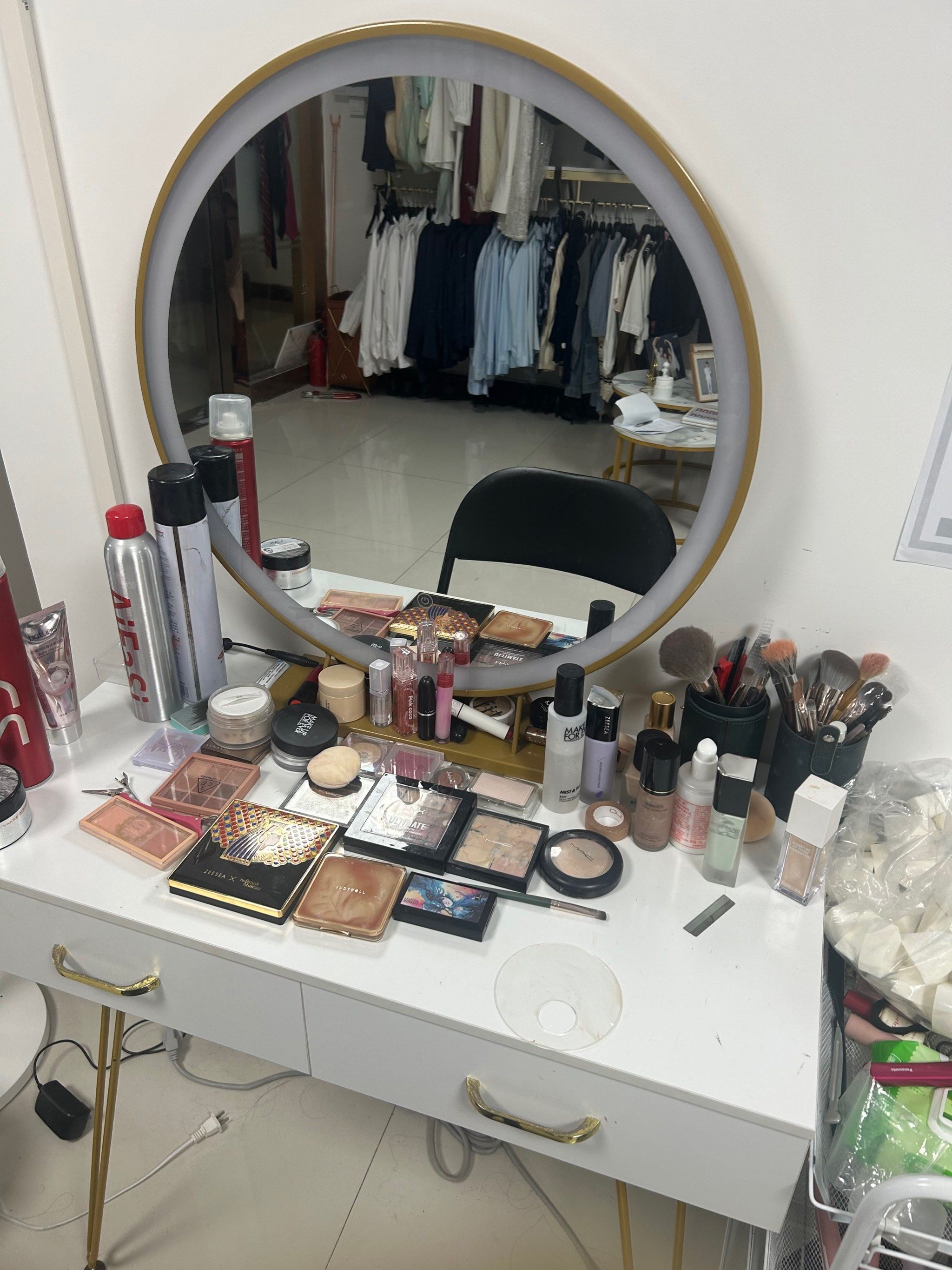 登上五六米高的恐龙花车