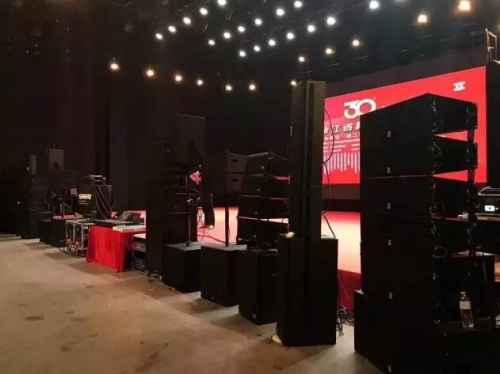 这些技术的应用不仅可以提升舞台的视觉效果