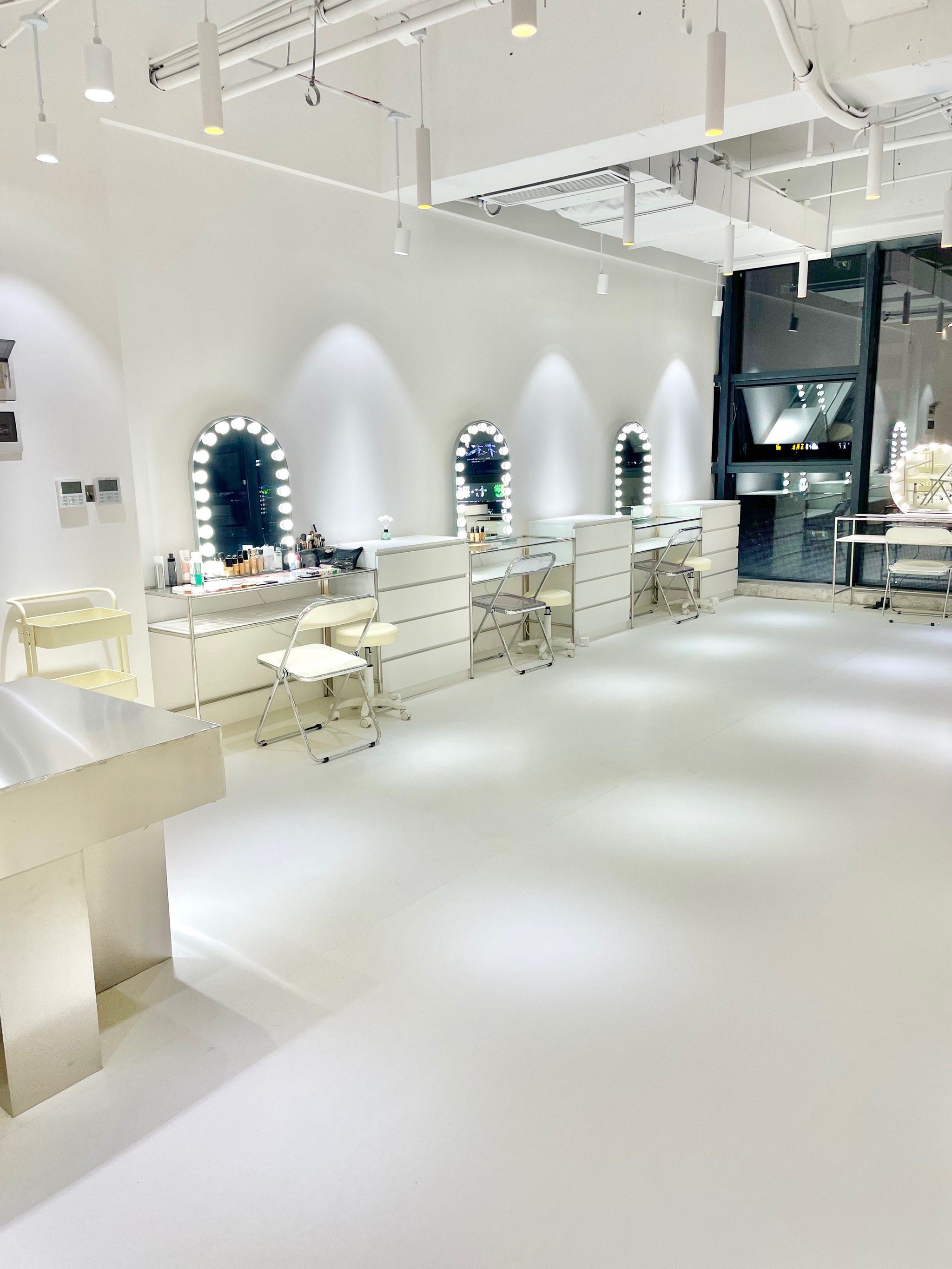 冰冷但有力地反驳了所有煽情的文字描述