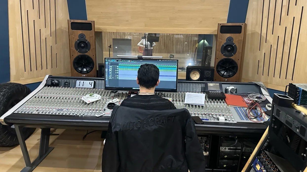 展现了独特的音乐风格