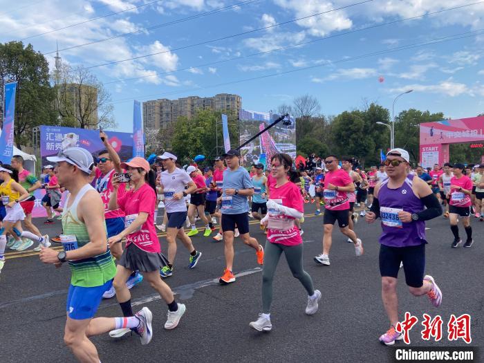 台湾跑团“跑”进浪漫桃花源，携手奉化开启2