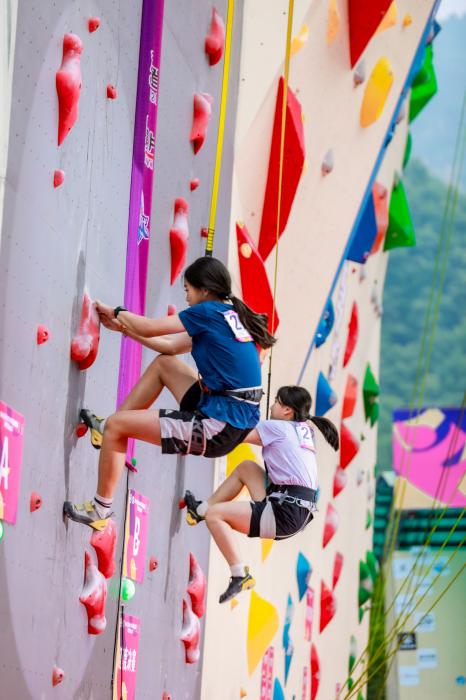 河南万仙山站全国青少年U系列攀岩联赛举行，万