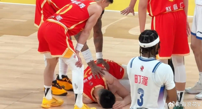 CBA暴力事件再升级 鲁吐布拉反关节掰臂致胡金秋