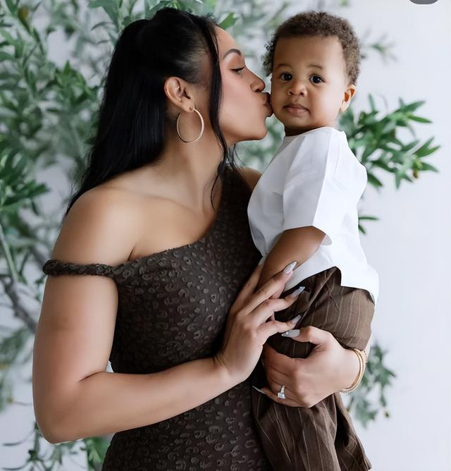 威金斯家庭写真曝光 球员合同年表现亮眼